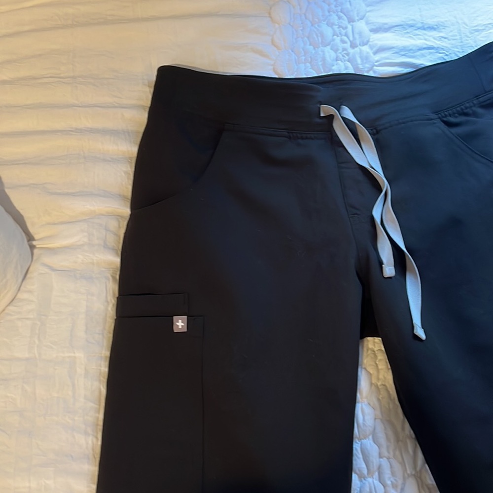 Figs Kate Cargo Scrub Pants In Black & Petite Length Gem